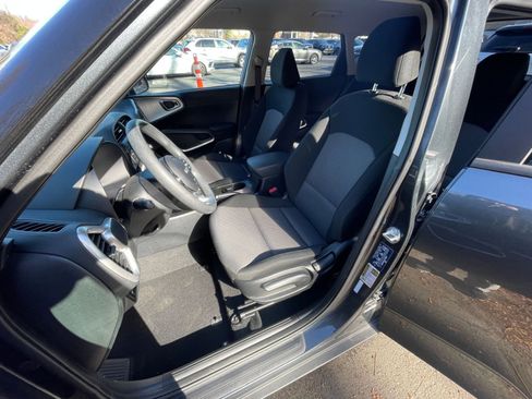 Used 2025 Kia Soul LX w/ LX Technology Package image 21