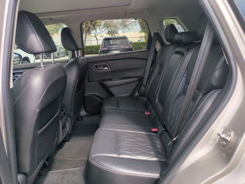 Used 2021 Nissan Rogue Platinum image 16