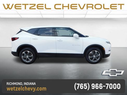Used 2025 Chevrolet Blazer LT AWD/4WD image 2