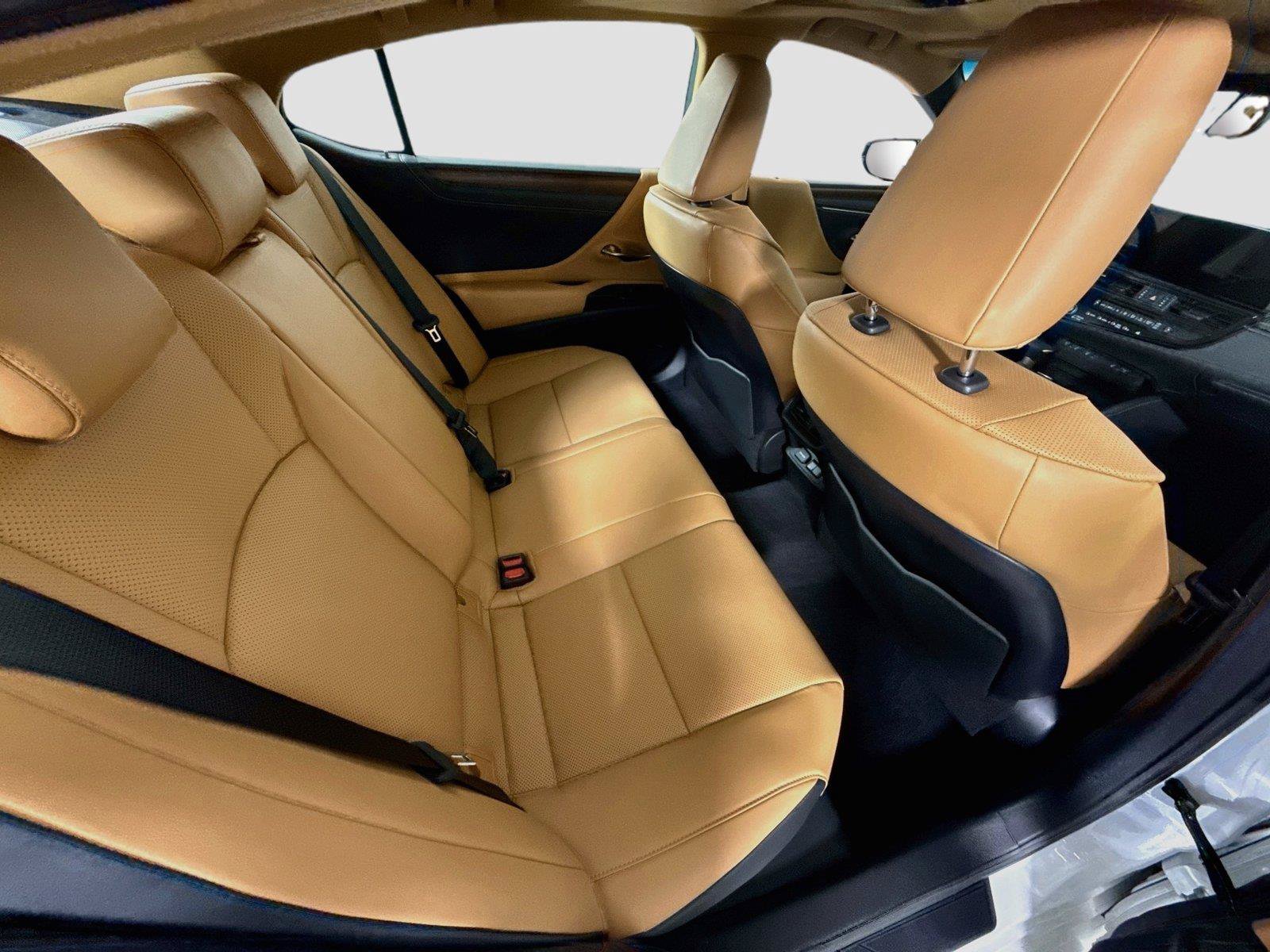 Used 2024 Lexus ES 300h w/ Premium Package FWD image 28