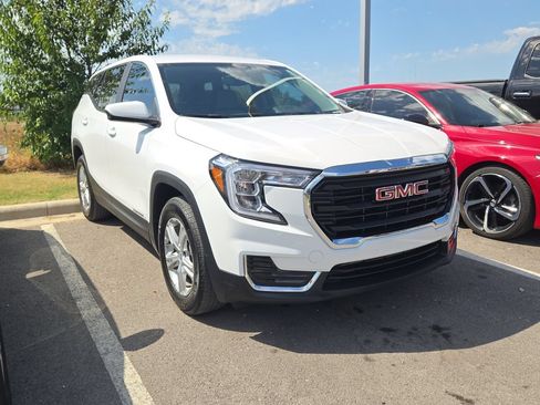 Used 2024 GMC Terrain SLE FWD image 4