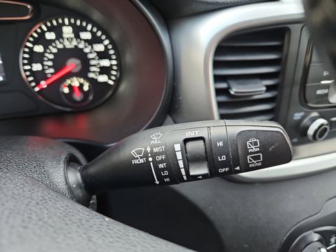 Used 2016 Kia Sorento LX w/ LX Convenience Package image 26