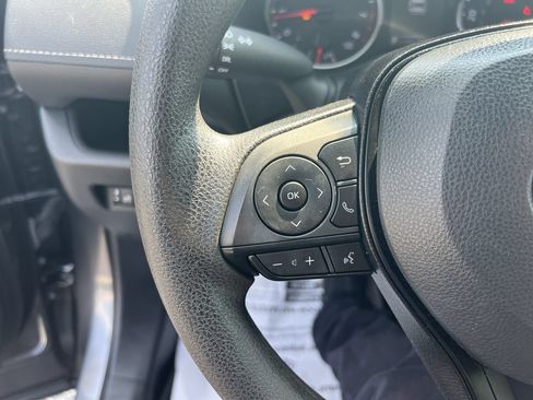Used 2022 Toyota RAV4 LE FWD image 19