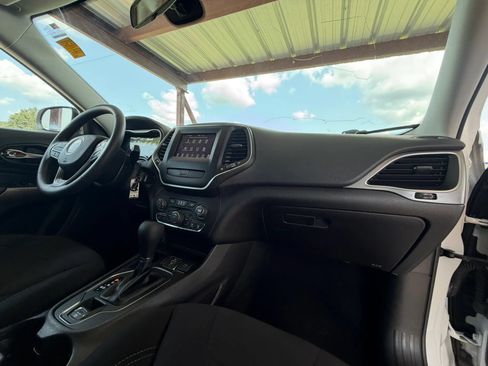 Used 2019 Jeep Cherokee Latitude w/ Popular Appearance Group FWD image 23