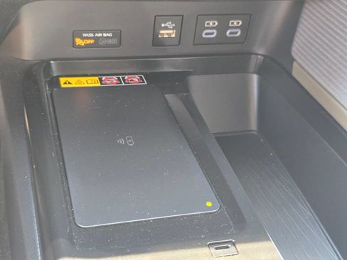 Used 2025 Toyota Camry SE AWD/4WD image 29