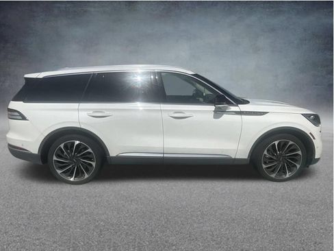 Used 2023 Lincoln Aviator Reserve w/ Equipment Group 201A AWD/4WD image 7