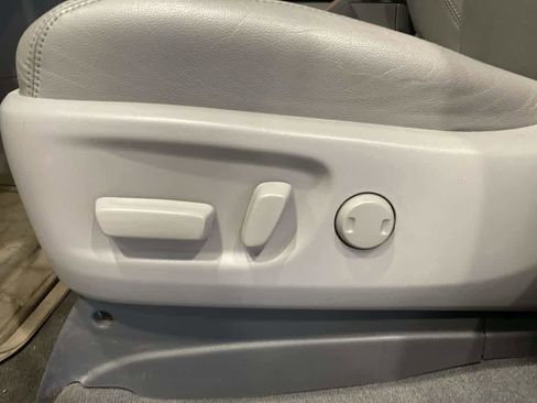 Used 2019 Toyota Sienna XLE image 12