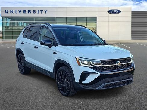Used 2024 Volkswagen Taos SE image 1