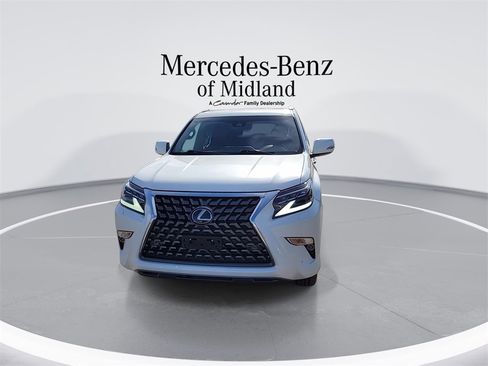 Used 2020 Lexus GX 460 Premium w/ Premium Package image 3