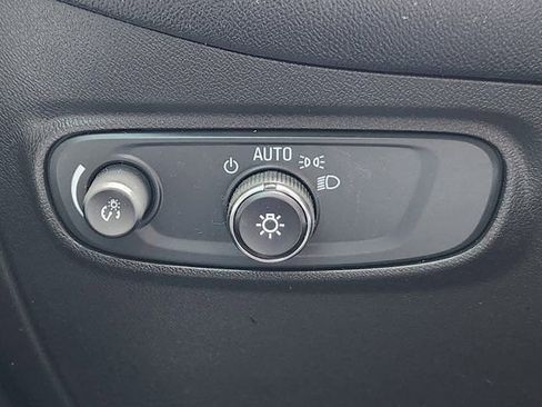 Used 2021 Chevrolet Equinox LT image 20