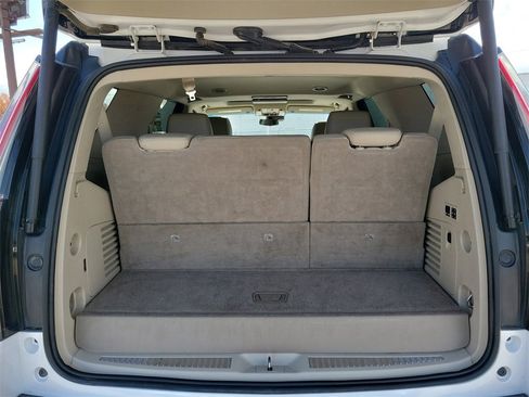 Used 2019 Cadillac Escalade Luxury image 6