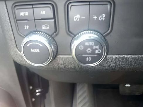 Used 2024 GMC Yukon SLT image 8