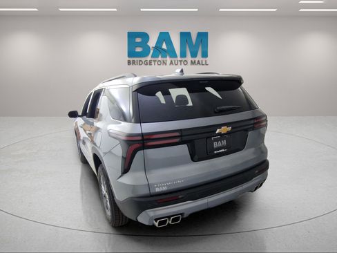 New 2026 Chevrolet Traverse LT w/ Driver Confidence Package image 32