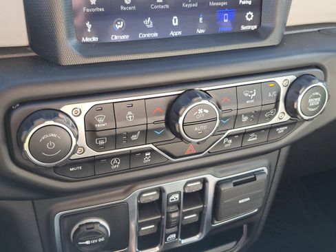 Used 2022 Jeep Gladiator Overland image 23