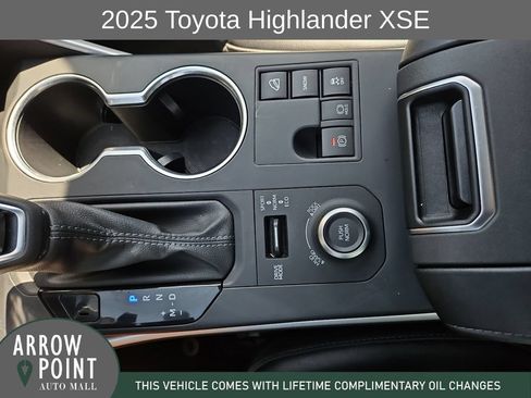 Used 2025 Toyota Highlander XSE AWD/4WD image 28