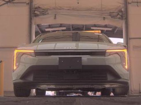 Used 2025 Kia K4 LXS image 8