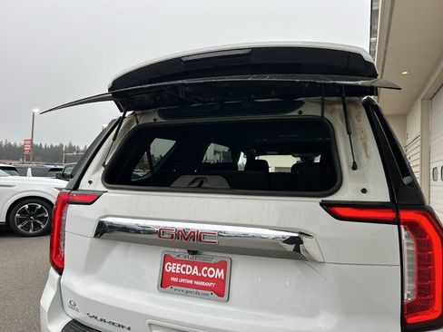 Used 2024 GMC Yukon SLE image 16