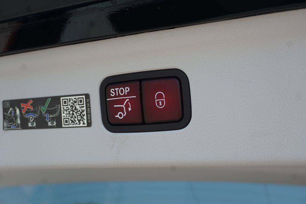 Certified 2023 Mercedes-Benz EQE 500 4MATIC SUV image 62