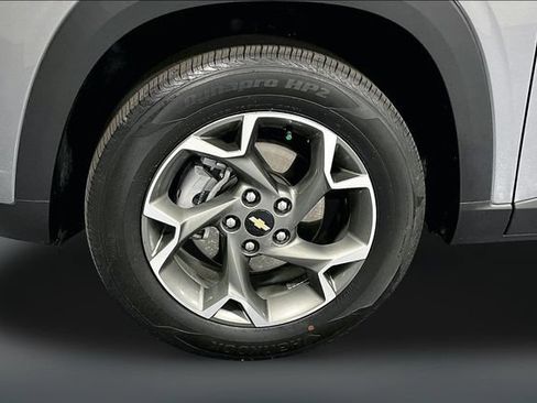 Used 2025 Chevrolet Trax LT FWD image 29