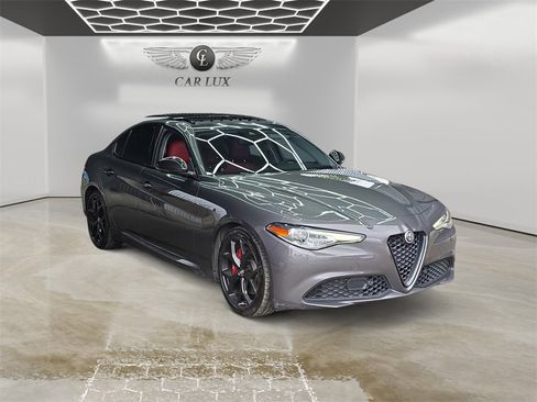 Used 2021 Alfa Romeo Giulia Ti w/ Nero Edizione image 7