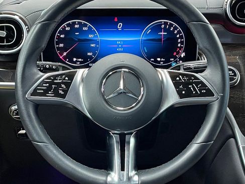 Used 2025 Mercedes-Benz GLC 350e 4MATIC image 32