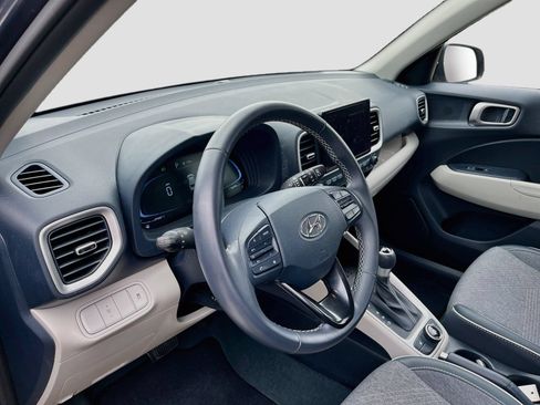 Used 2024 Hyundai Venue Limited FWD image 9