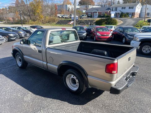 Used 2003 Chevrolet S10 Pickup 2WD Regular Cab image 9