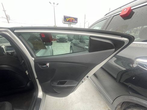 Used 2014 Hyundai Veloster FWD image 14