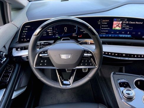 Used 2025 Cadillac Optiq Luxury 1 image 7