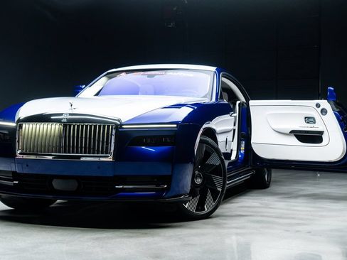 Used 2024 Rolls-Royce Spectre w/ Spectre Launch Package AWD/4WD image 2