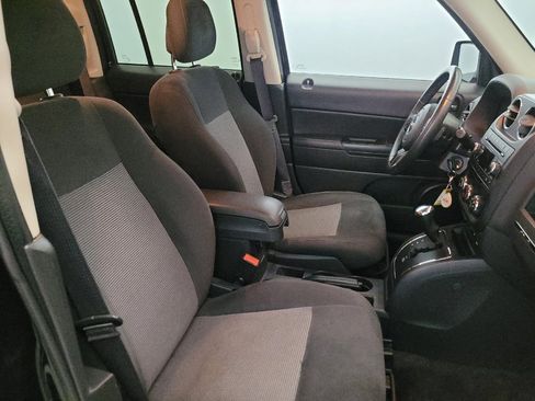 Used 2017 Jeep Patriot Latitude FWD image 21