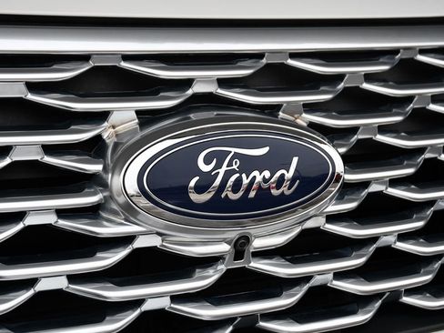 Used 2023 Ford Explorer Platinum w/ Technology Package image 37