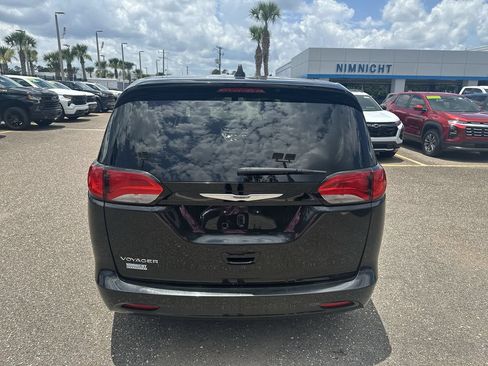Used 2022 Chrysler Voyager LX FWD image 15