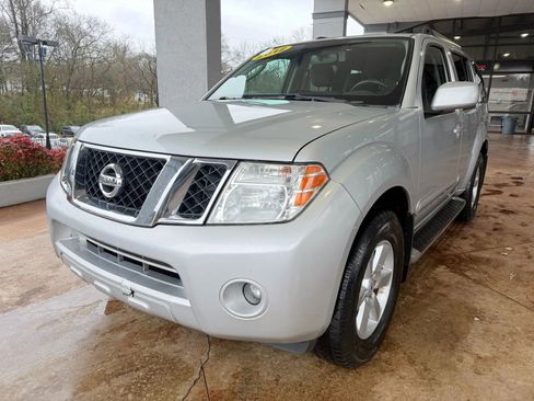 Used 2012 Nissan Pathfinder SV image 3
