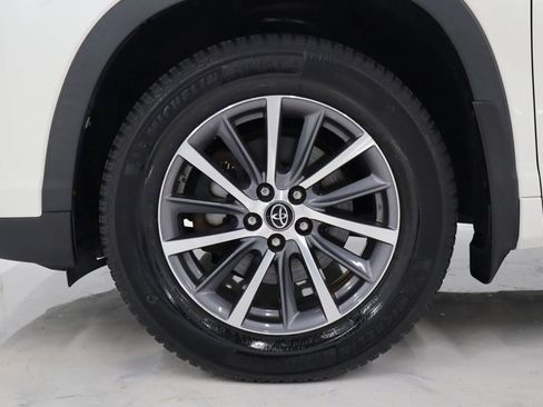 Used 2017 Toyota Highlander XLE image 8