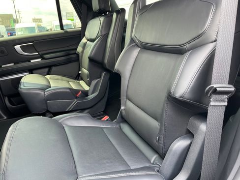 New 2025 Ford Expedition Platinum image 17