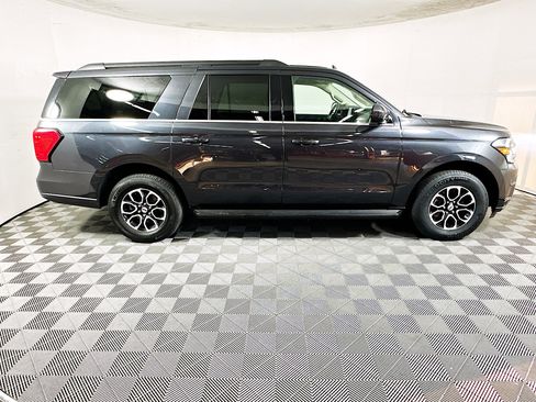 Used 2024 Ford Expedition Max XLT image 2