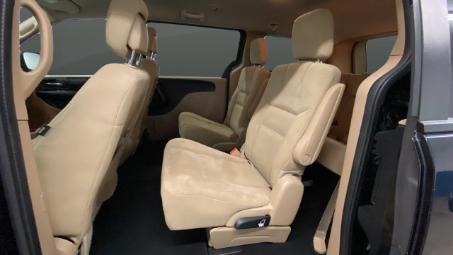 Used 2016 Dodge Grand Caravan SXT FWD image 21