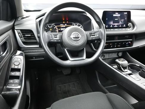 Used 2024 Nissan Rogue S FWD image 11