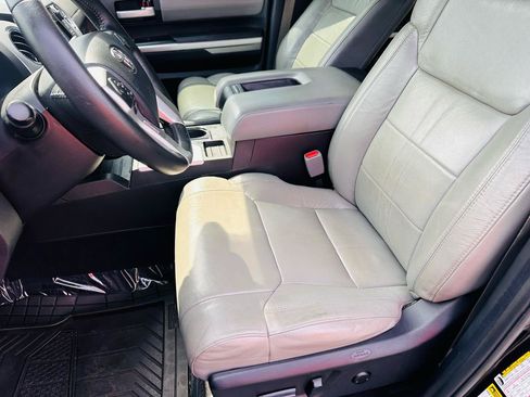 Used 2015 Toyota Tundra Limited w/ Limited Premium Package RWD image 23