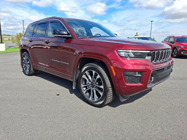 Used 2024 Jeep Grand Cherokee Overland w/ Trailer Tow Package AWD/4WD image 1