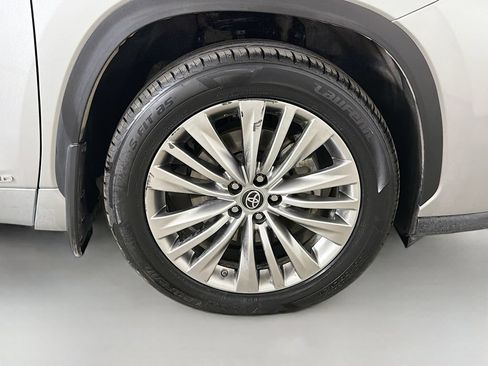 Used 2022 Toyota Highlander Platinum AWD/4WD image 30
