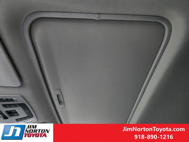 Used 2026 Toyota Sienna XLE FWD image 25