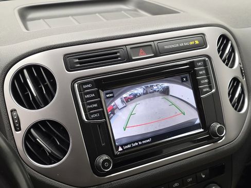 Used 2017 Volkswagen Tiguan S image 28
