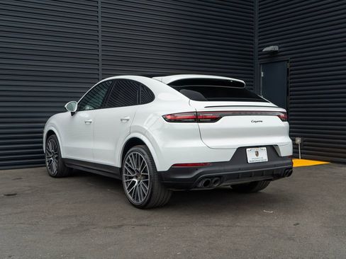 Certified 2023 Porsche Cayenne Coupe AWD/4WD image 3