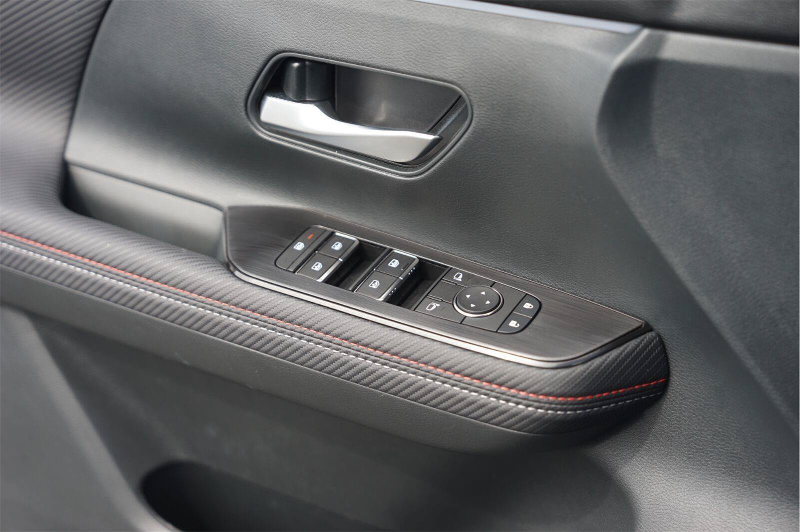 Used 2026 Nissan Kicks SR w/ SR Premium Package FWD image 30