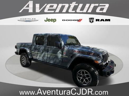 Certified 2025 Jeep Gladiator Rubicon image 1
