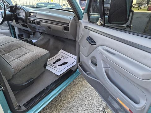 Used 1997 Ford F250 2WD Regular Cab Heavy Duty image 26