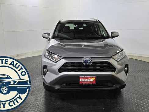 Used 2020 Toyota RAV4 XLE image 2