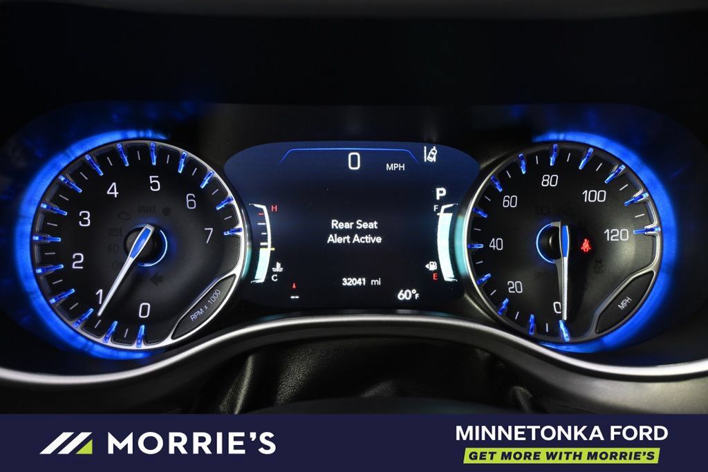 Used 2026 Chrysler Pacifica Select FWD image 29